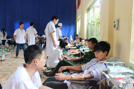 Hơn 300 cán bộ, nhân viên, học viên tham gia hiến máu nhân đạo