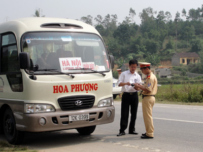 Bắt đầu tổng kiểm soát xe ô tô chở khách 