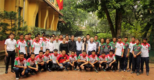 Đội tuyển U19 Việt Nam đến dâng hương Đại tướng Võ Nguyên Giáp