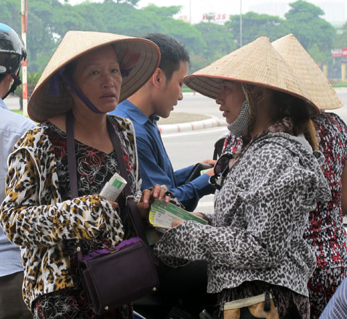 Vé “chợ đen” hạ nhiệt