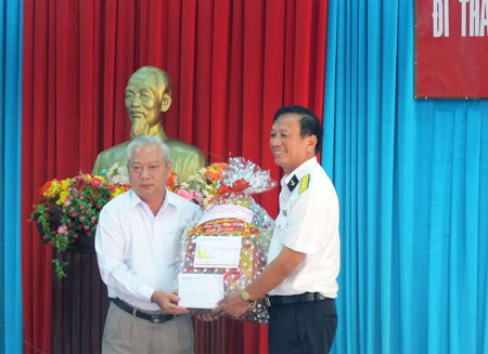 Thăm chúc Tết cán bộ, chiến sĩ và nhân dân vùng biển, đảo Tây Nam