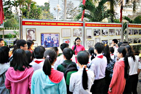 Triển lãm ảnh Đảng Cộng sản Việt Nam – Những mùa xuân lịch sử