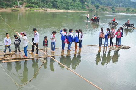 Chông chênh đường tới trường