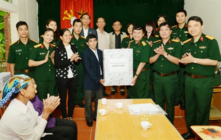  Sâu nặng nghĩa tình