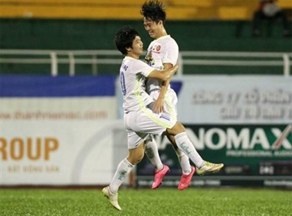 Thắng Mi-an-ma 4-3, Hoàng Anh Gia Lai vào bán kết