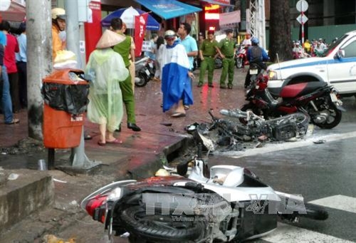 TP Hồ Chí Minh: Tai nạn giao thông liên hoàn làm ít nhất 4 người bị thương 