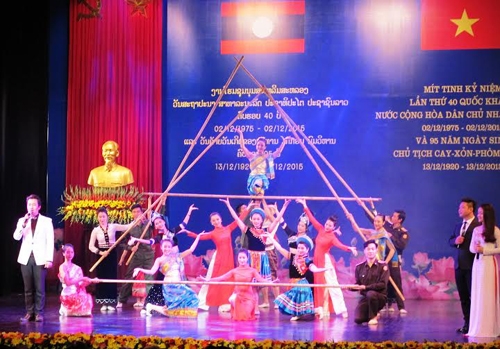 Mít tinh trọng thể kỷ niệm 40 năm Quốc khánh nước CHDCND Lào và 95 năm Ngày sinh Chủ tịch Cay-xỏn Phôm-vi-hản