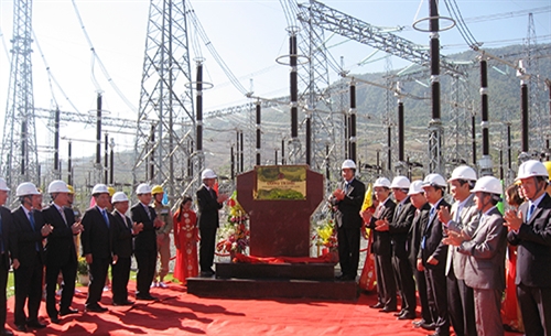 Gắn biển hai công trình truyền tải điện trọng điểm