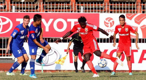 Vòng 6 giải V-League 2015: Bình Dương lấy lại ngôi đầu bảng