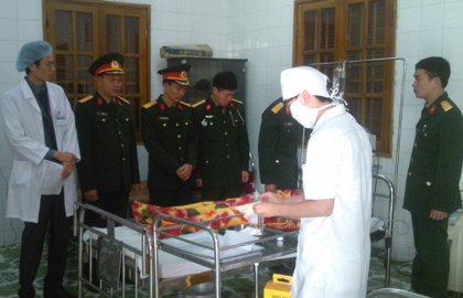 Mổ cấp cứu kịp thời vợ quân nhân ra đảo thăm chồng dịp Tết 