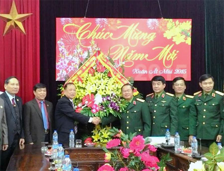 Thượng tướng Đỗ Bá Tỵ thăm, tặng quà Trung ương Hội CCB Việt Nam