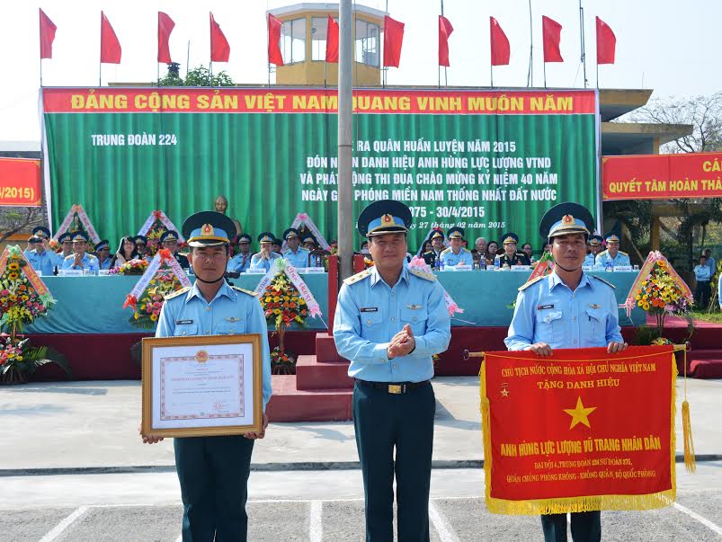 Các đơn vị tổ chức lễ ra quân huấn luyện năm 2015