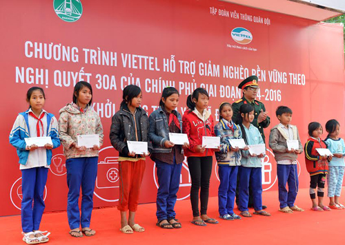 Viettel hỗ trợ giảm nghèo bền vững theo Nghị quyết 30a của Chính phủ