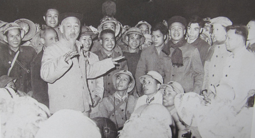 Lời thơ mang chiến lược cách mạng và dự đoán thiên tài