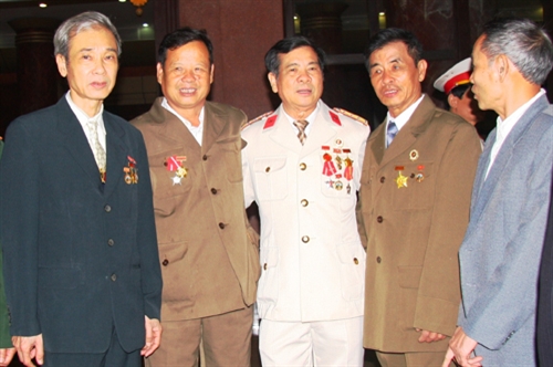 Quy định về việc cấp đổi hiện vật khen thưởng