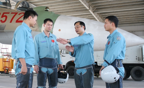 Làm chủ vũ khí trang bị mới, huấn luyện giỏi