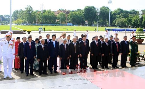 Lãnh đạo Đảng, Nhà nước viếng Chủ tịch Hồ Chí Minh và tưởng niệm các Anh hùng liệt sĩ 