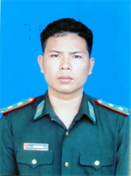 Sĩ quan trẻ không ham của rơi