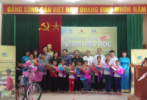 Viettel Hà Nội trao 20 suất học bổng “Vì em hiếu học”