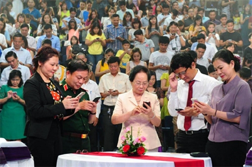 Hơn 12 tỷ đồng ủng hộ chương trình “Trái tim cho em”