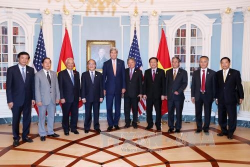 Chủ tịch Quốc hội Nguyễn Sinh Hùng gặp Ngoại trưởng Hoa Kỳ Giôn Ke-ri