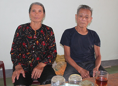 Vợ chồng già cưu mang người khốn khó