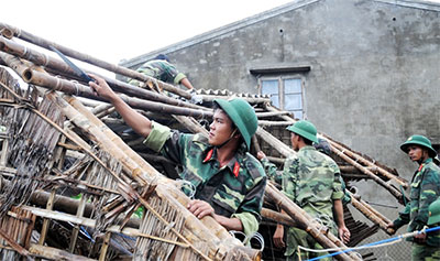 Khi bộ đội về vùng tâm bão