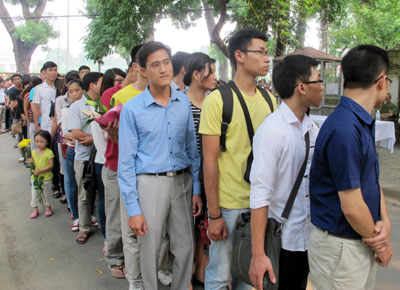 Dòng người dài về Thủ đô tri ân Đại tướng (xem clip)