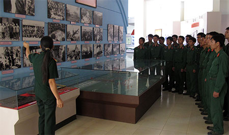 Sư đoàn Chiến thắng với Đại tướng kính yêu!