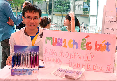 Sôi nổi, bổ ích Hội chợ Sáng kiến thanh niên 2013 