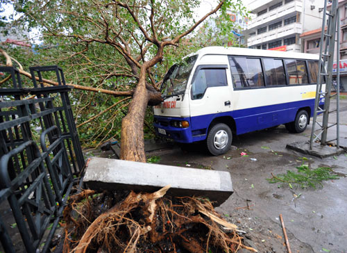 Quảng Ninh ngổn ngang sau bão Hải Yến