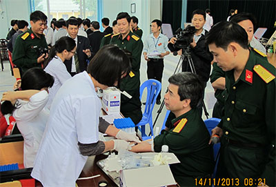 Dạy nghề giỏi, hiến máu tốt