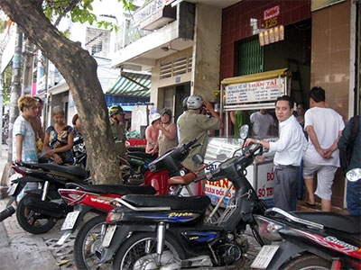 TP Hồ Chí Minh: Tạt axit nghiêm trọng, 8 người bị thương