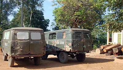 Bắt hai chiếc xe vi phạm Quy chế khu vực biên giới