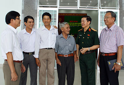 Thượng tướng Lê Hữu Đức tiếp xúc cử tri thành phố Cam Ranh