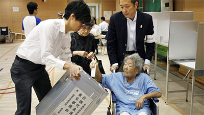 Liên minh cầm quyền giành thắng lợi thuyết phục