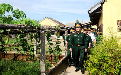 Kiểm tra Sư đoàn 315 và Đồn Biên phòng Cửa khẩu cảng Kỳ Hà