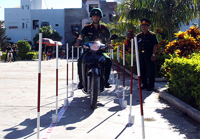 Kiểm tra lái xe ô tô, mô tô an toàn năm 2013