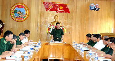 Thượng tướng Nguyễn Thành Cung kiểm tra Bộ tư lệnh Quân khu 5 