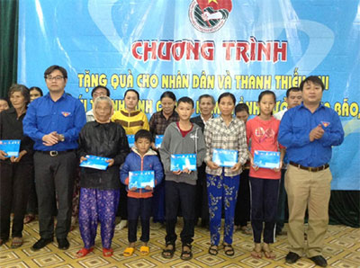 Tuổi trẻ Thủ đô hướng về miền Trung