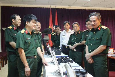 Thượng tướng Trương Quang Khánh làm việc tại Viện Khoa học và công nghệ quân sự