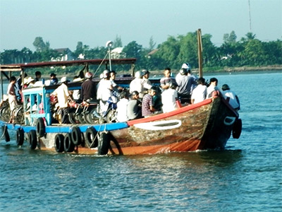 Nỗi lo mất an toàn nơi bến đò Cẩm Kim