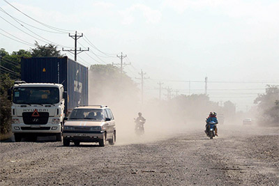 Quốc lộ 13: Thi công ì ạch, người dân 