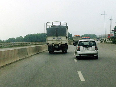 Xe tải, xe khách… “phá luật”