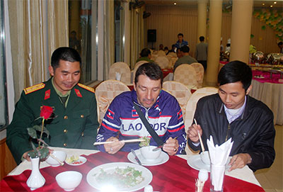 Bên lề Cuộc đua