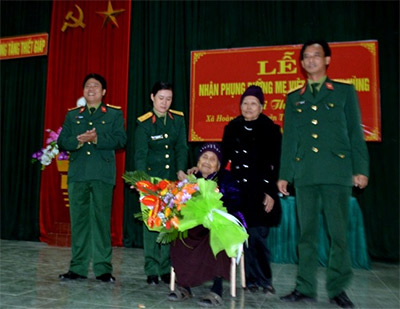 Nhận phụng dưỡng Mẹ Việt Nam Anh hùng Bùi Thị Bát