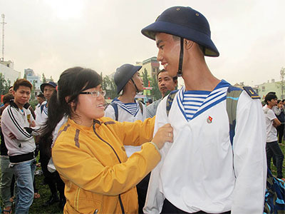  Thanh niên Thành phố Hồ Chí Minh, Lâm Đồng, Bình Thuận phấn khởi nhập ngũ