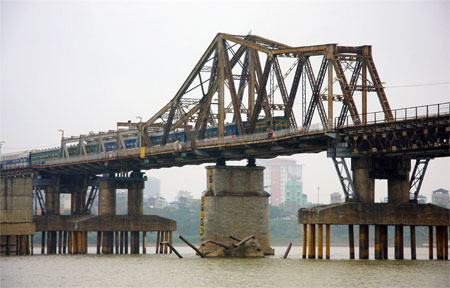 Đừng vì nhu cầu phát triển mà phá hỏng cầu Long Biên