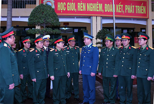 Thượng tướng Ngô Xuân Lịch làm việc tại Học viện Chính trị