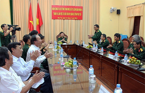 Trung tướng Phạm Xuân Hùng thăm và làm việc tại Bộ CHQS tỉnh Phú Yên